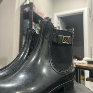 Däv Black Ankle Boots (as is) size 6 fits like 7